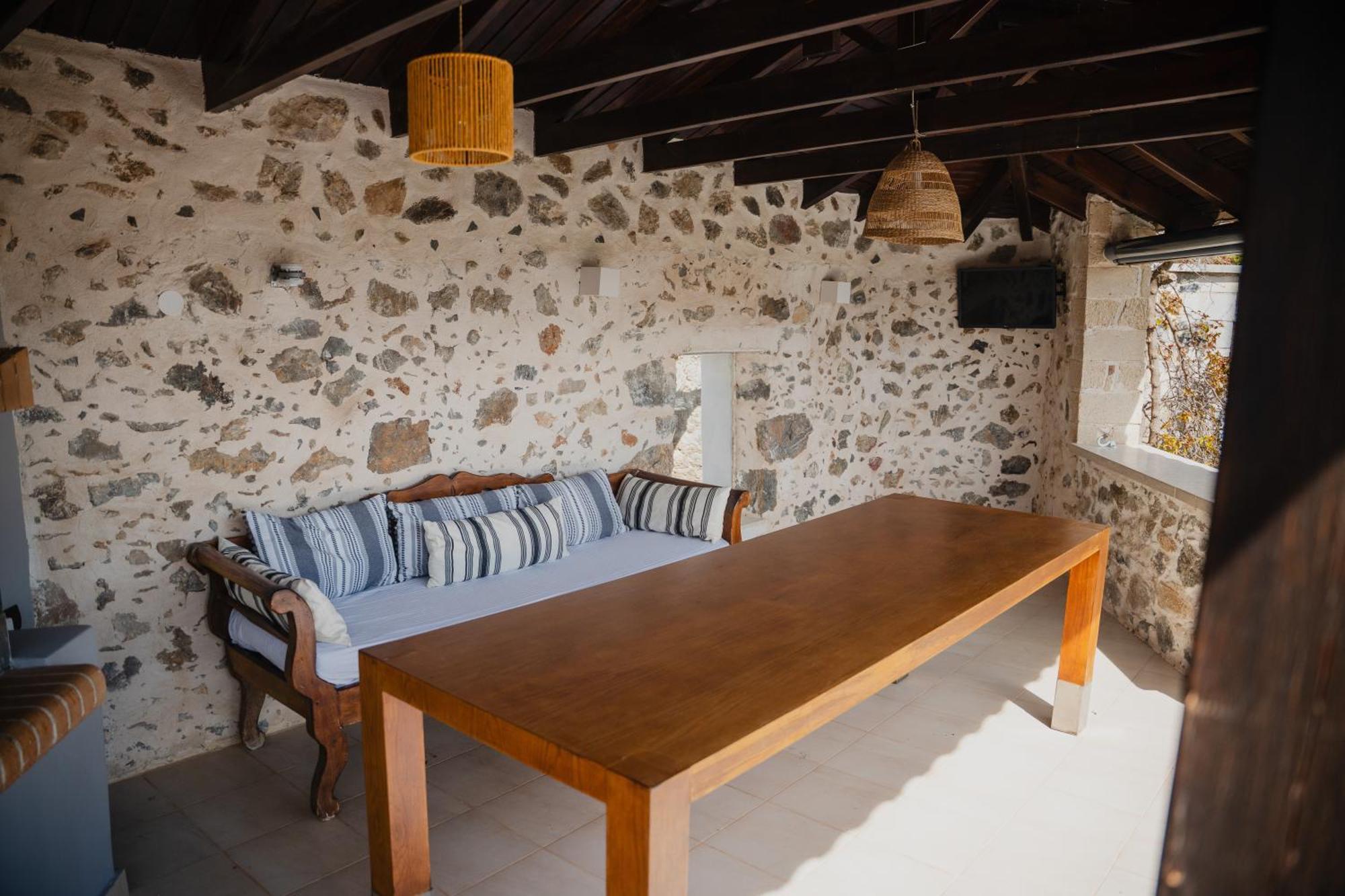 Domus Polymnia, Hospitality At Its Best! Spílion